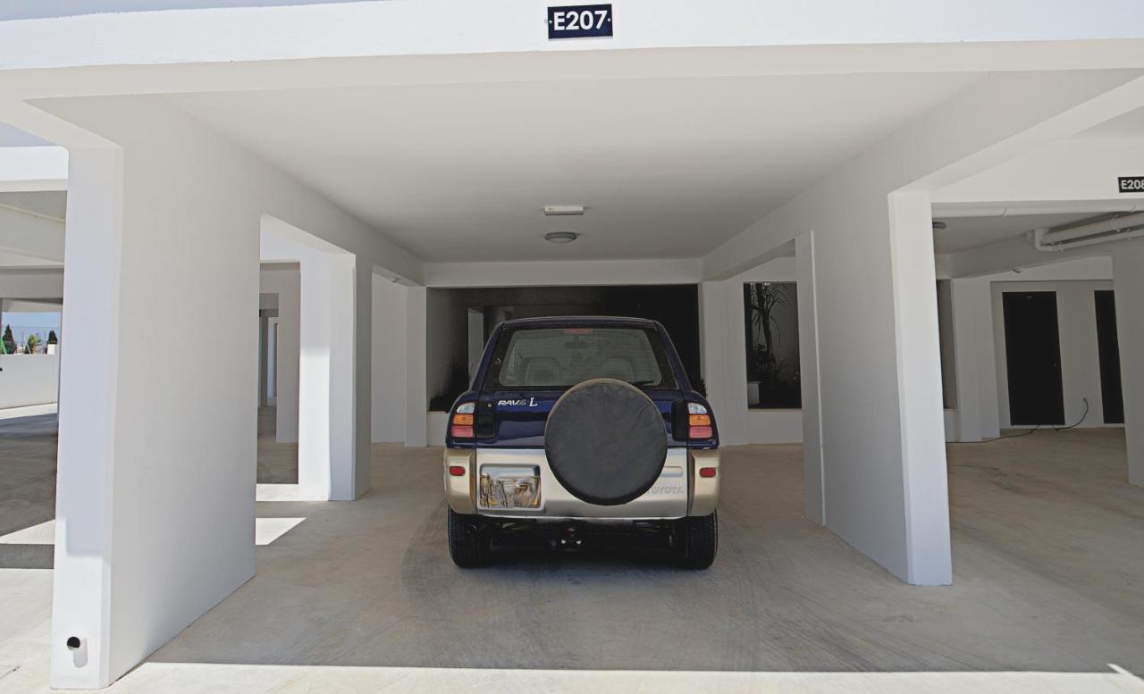 Golden Tree Apartment Paralimni Exteriér fotografie